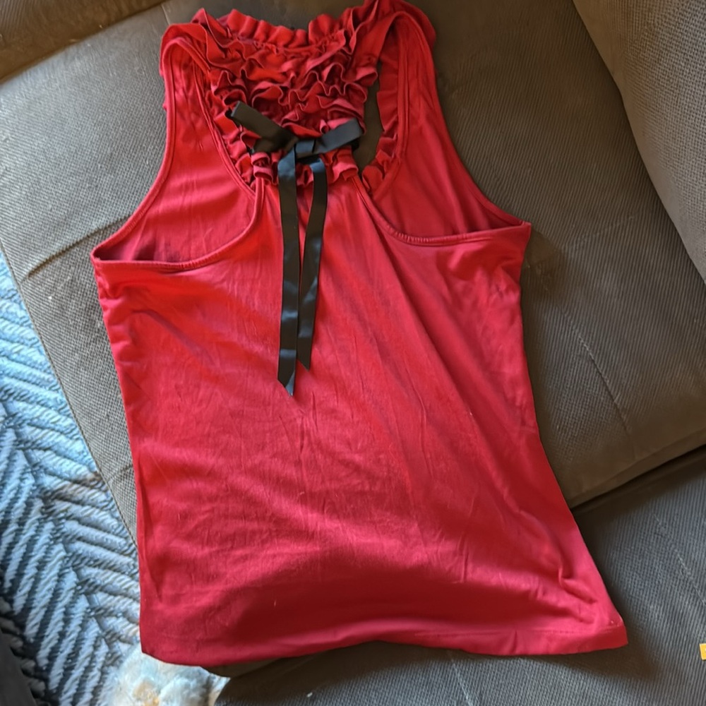 Red ruffle tank w bow detail L